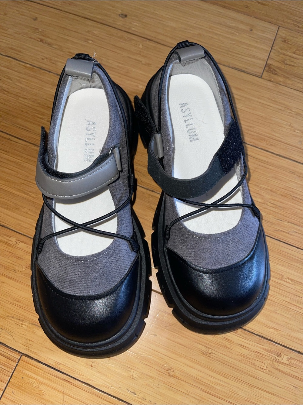 Avery Mary Jane Gray and Black Sneakers. Fabric and vegan leather. - Picture 4 of 4